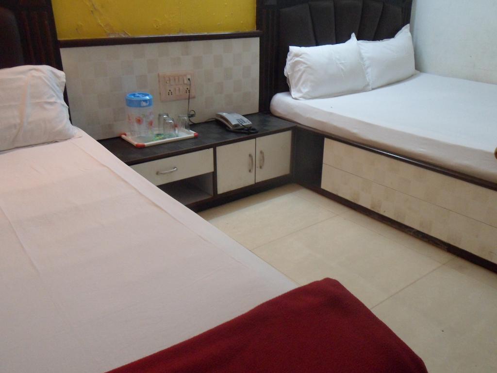 Hotel Happyland Mumbai Oda fotoğraf