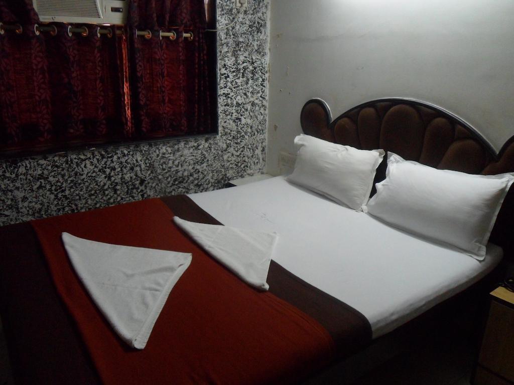 Hotel Happyland Mumbai Oda fotoğraf