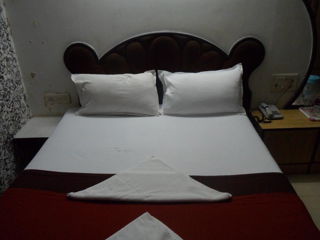 Hotel Happyland Mumbai Oda fotoğraf