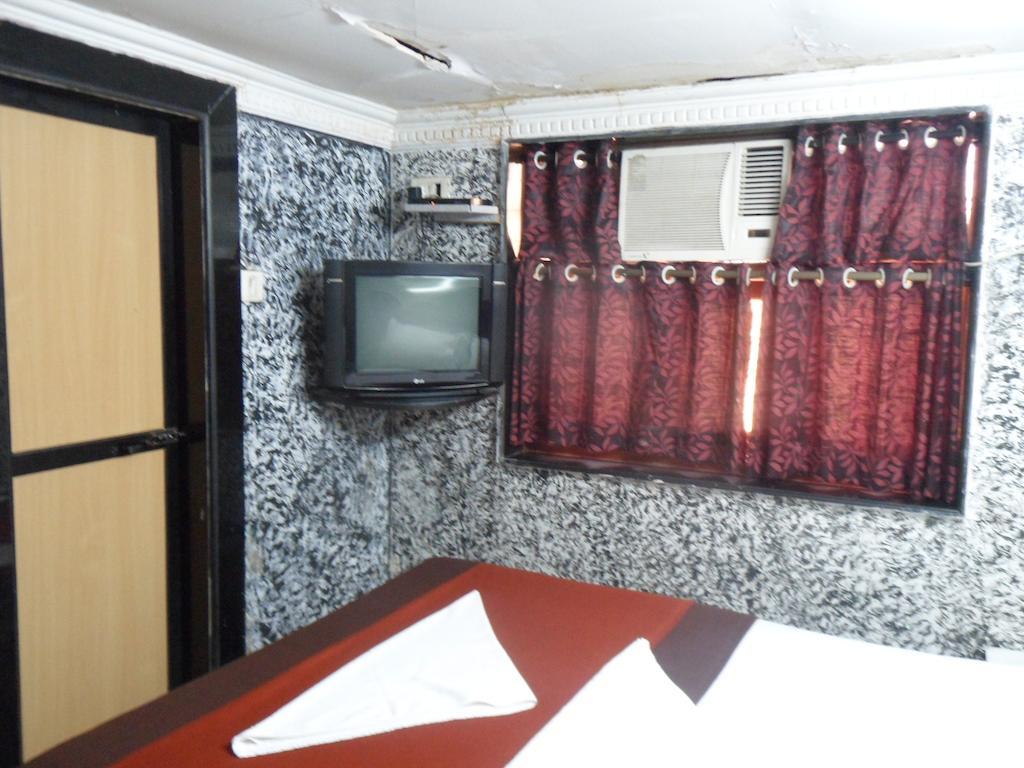Hotel Happyland Mumbai Dış mekan fotoğraf
