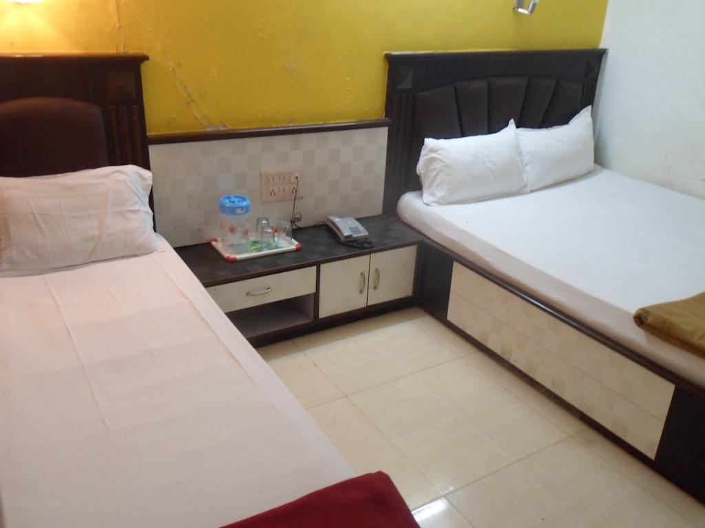 Hotel Happyland Mumbai Oda fotoğraf